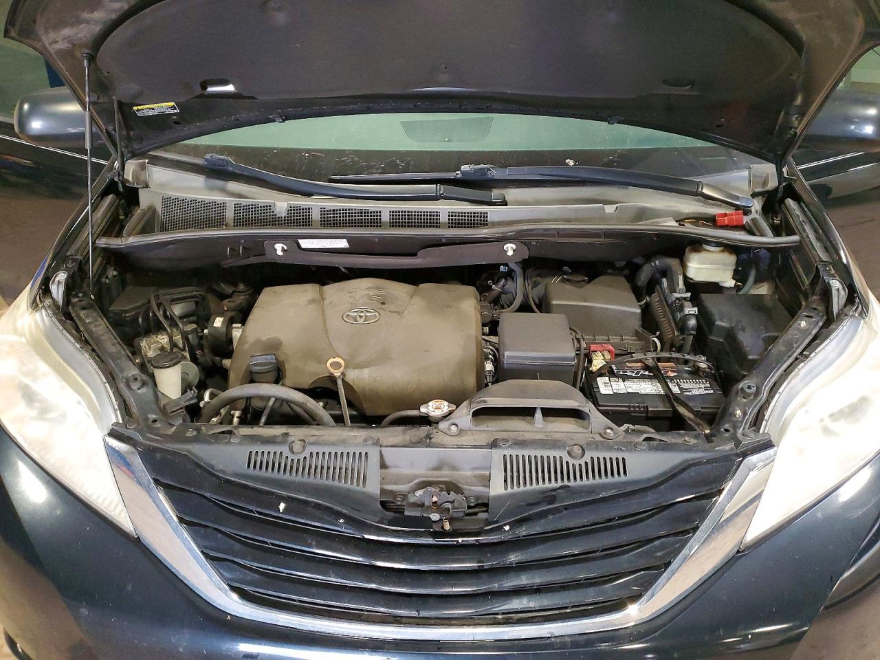 2017 TOYOTA SIENNA LE 8-PASSENGER photo 23