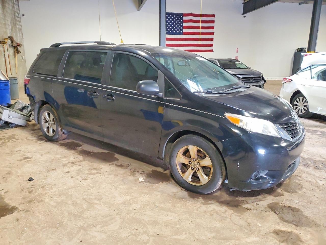 2017 TOYOTA SIENNA LE 8-PASSENGER photo 7