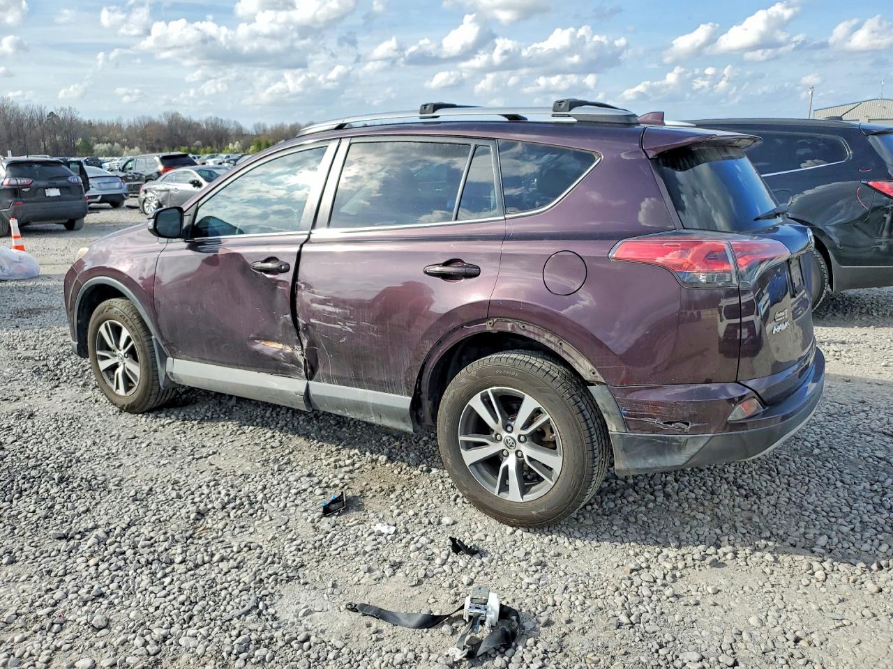 2018 TOYOTA RAV4 XLE photo 3