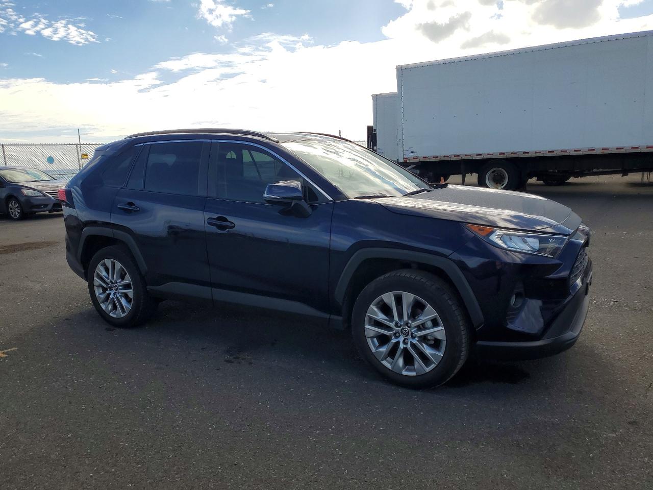 2019 TOYOTA RAV4 XLE PREMIUM photo 4