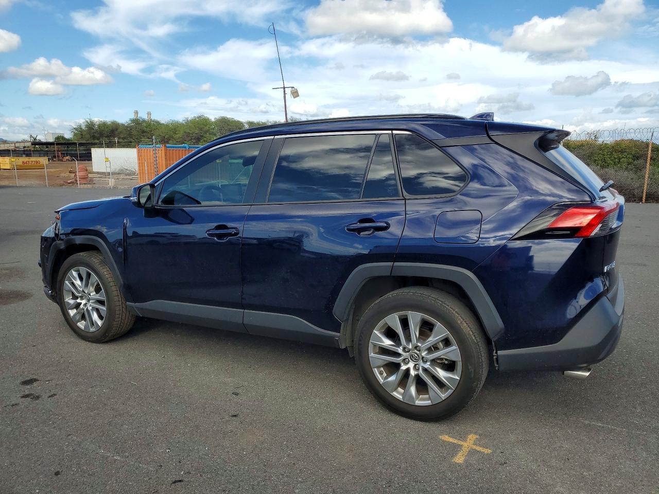 2019 TOYOTA RAV4 XLE PREMIUM photo 2
