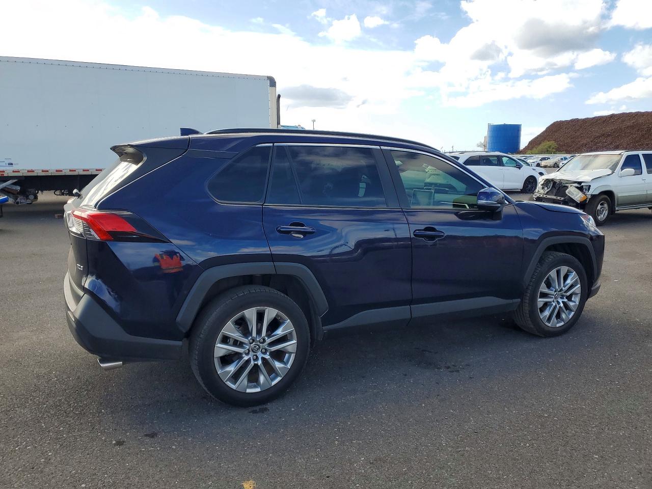 2019 TOYOTA RAV4 XLE PREMIUM photo 3
