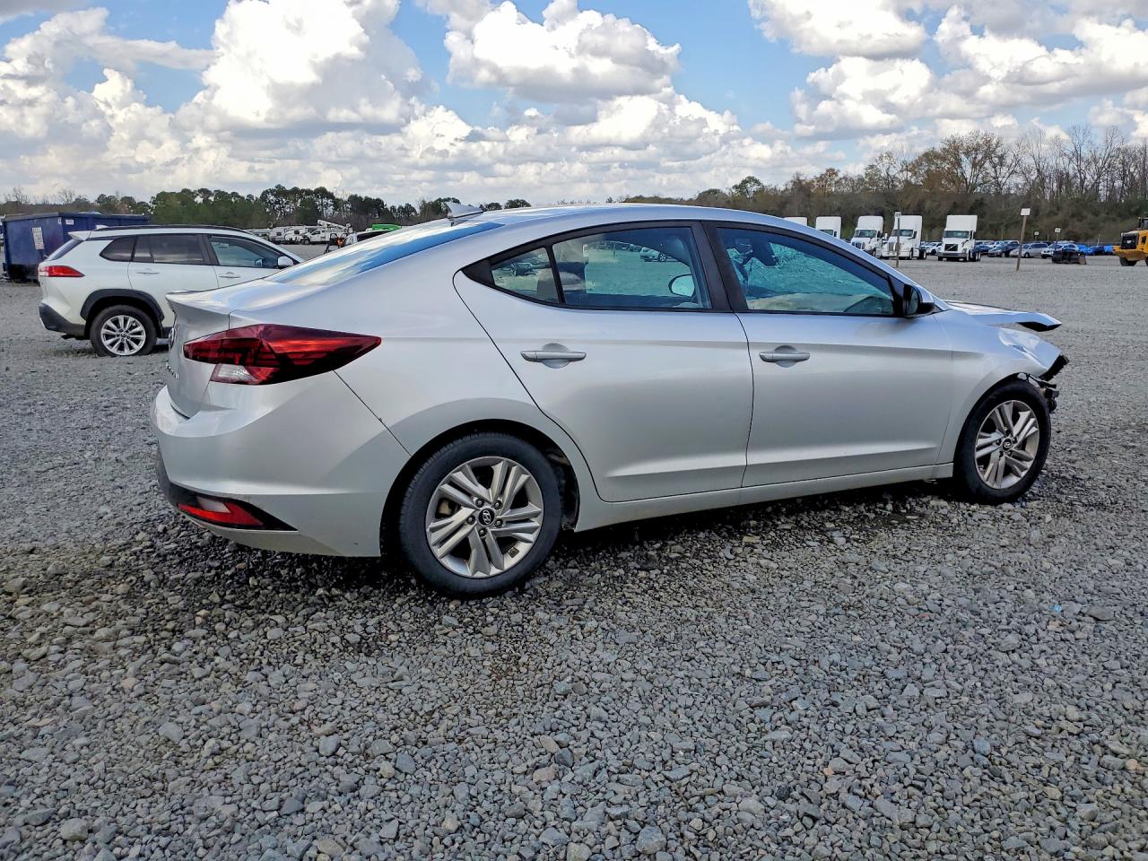 2019 HYUNDAI ELANTRA SEL photo 5