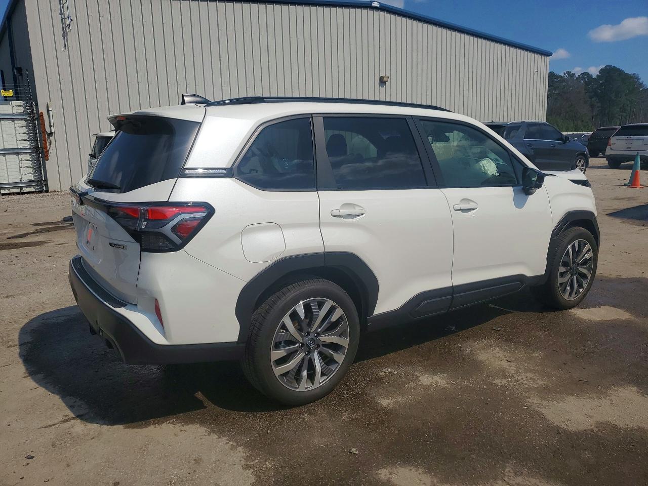 2025 SUBARU FORESTER TOURING photo 7