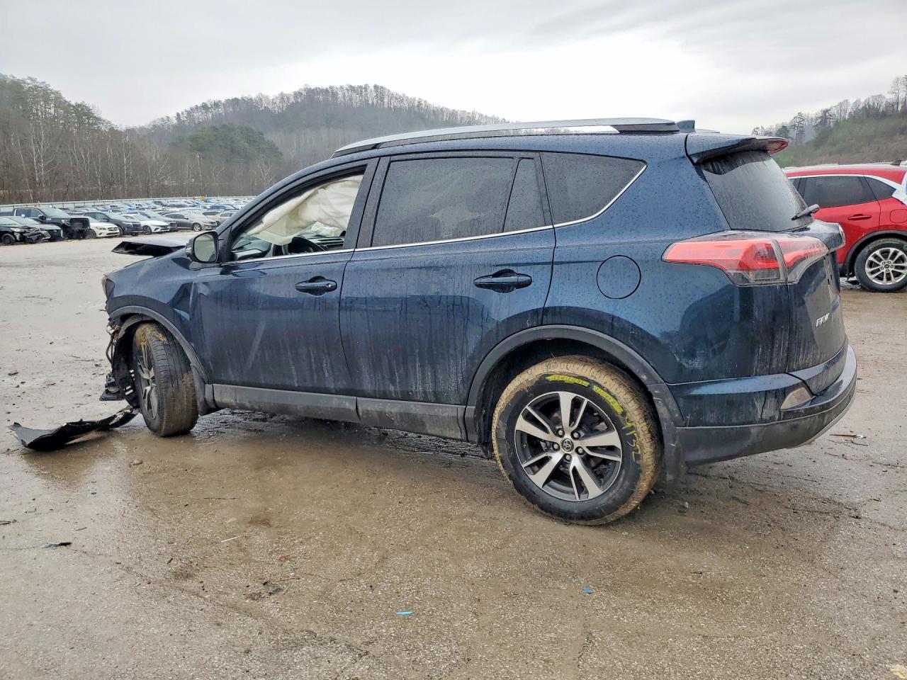 2018 TOYOTA RAV4 XLE photo 2