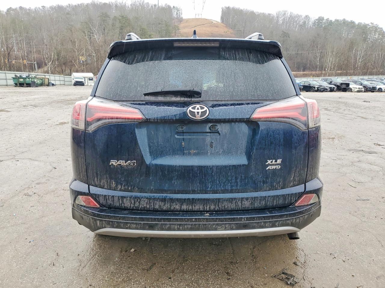 2018 TOYOTA RAV4 XLE photo 6