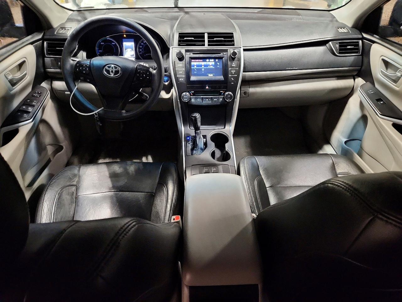 2016 TOYOTA CAMRY SE photo 15