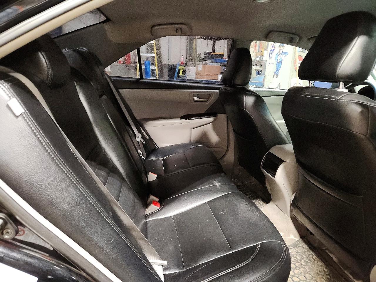 2016 TOYOTA CAMRY SE photo 19