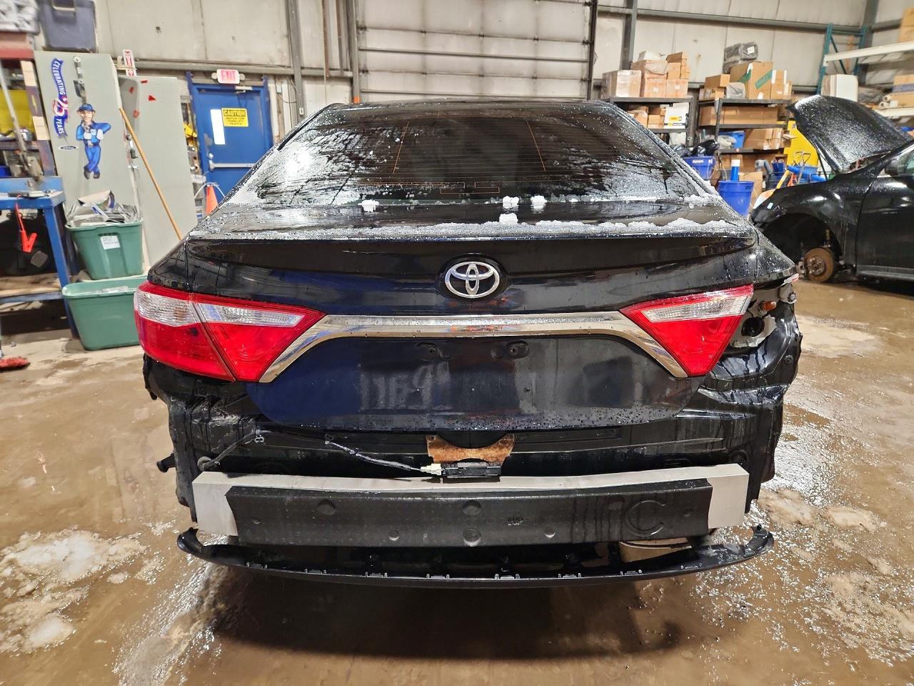 2016 TOYOTA CAMRY SE photo 11