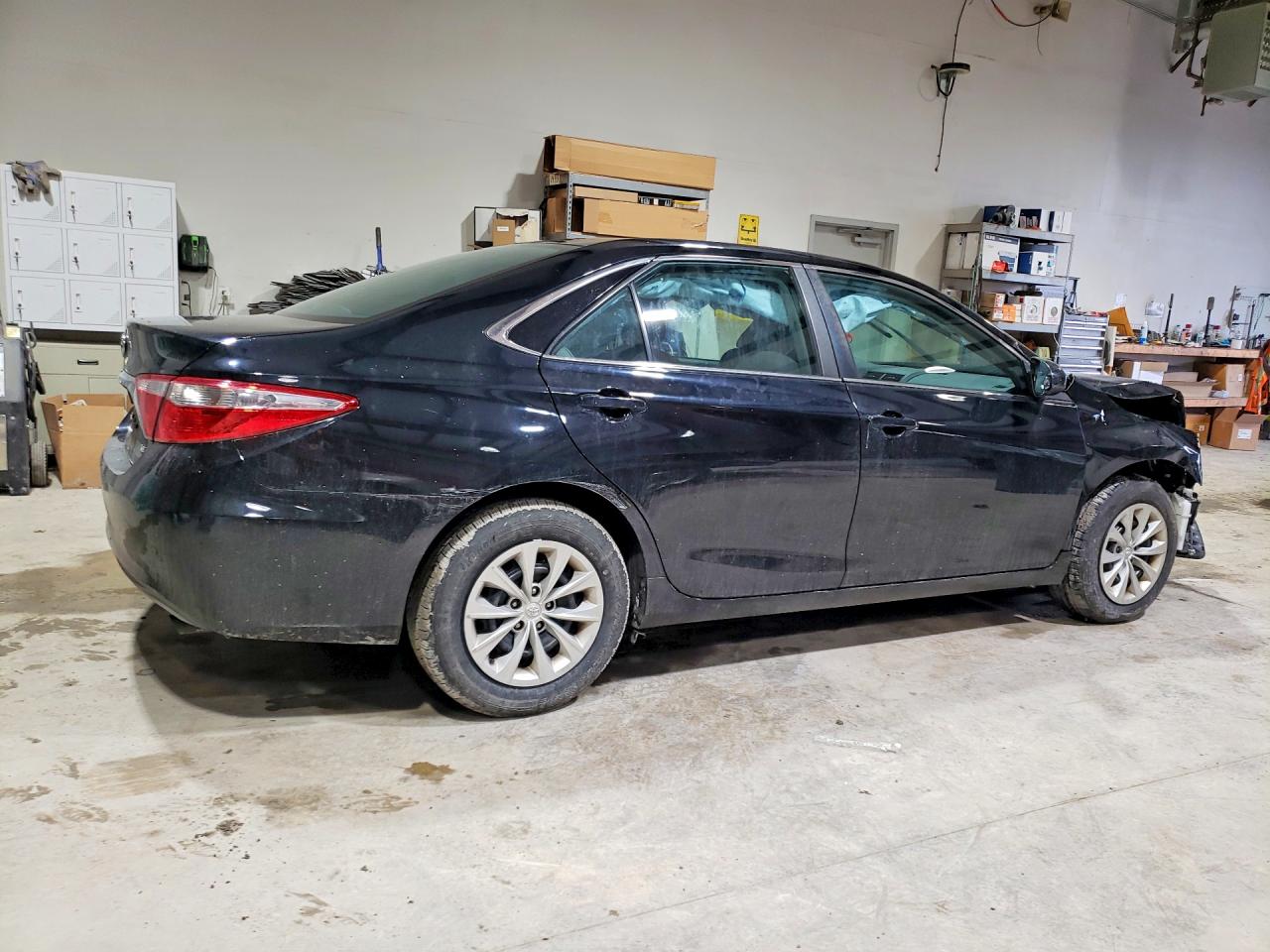 2015 TOYOTA CAMRY LE photo 5