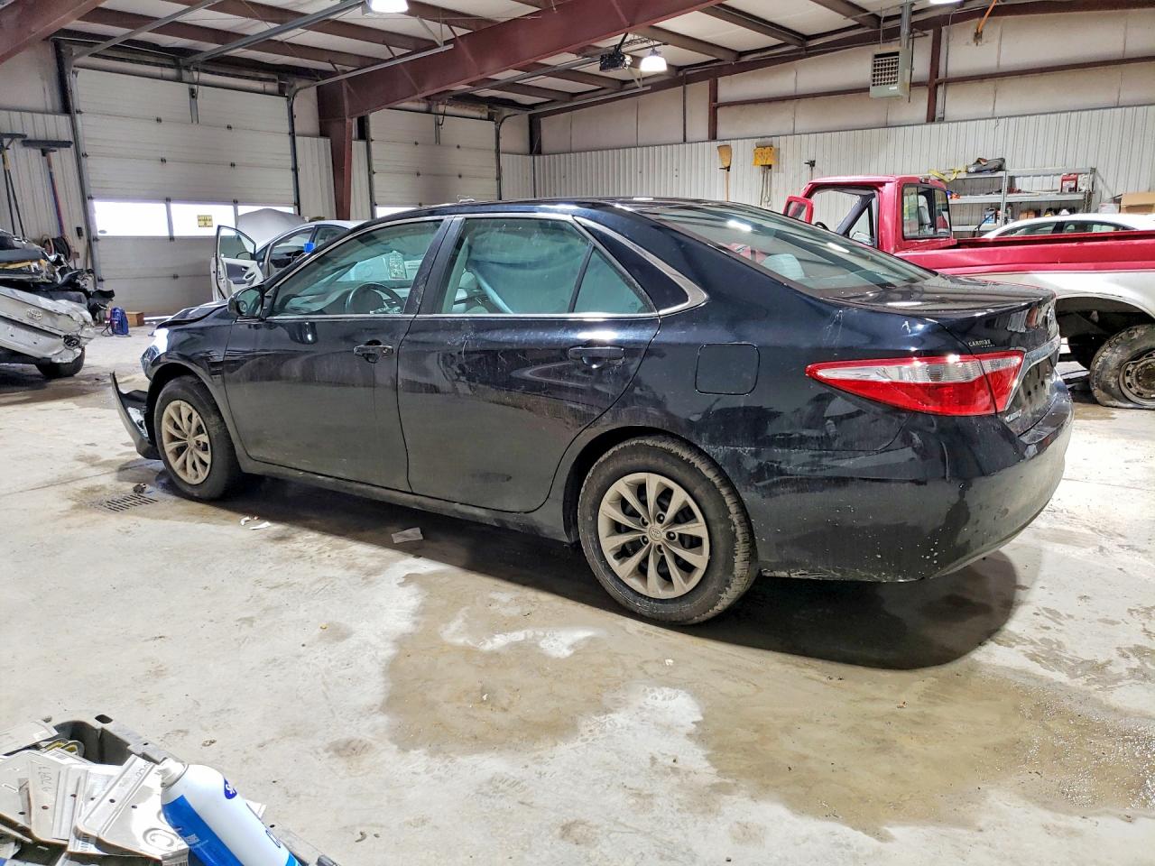 2015 TOYOTA CAMRY LE photo 3
