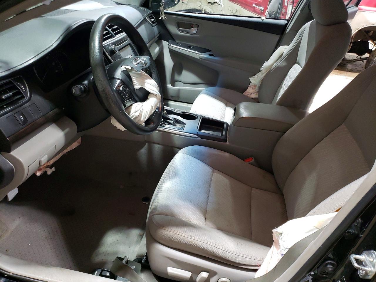 2015 TOYOTA CAMRY LE photo 13