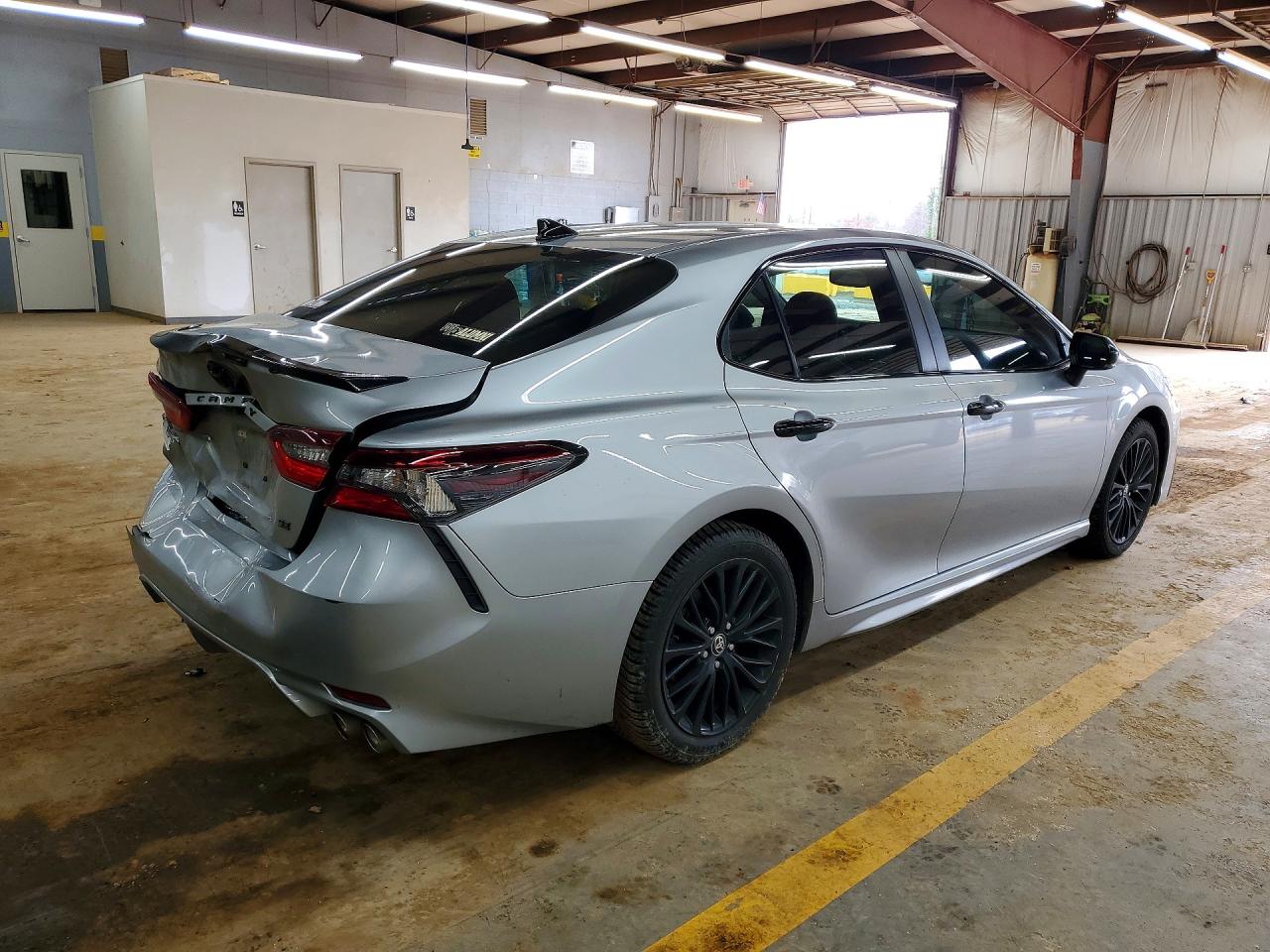 2022 TOYOTA CAMRY SE NIGHTSHADE photo 3