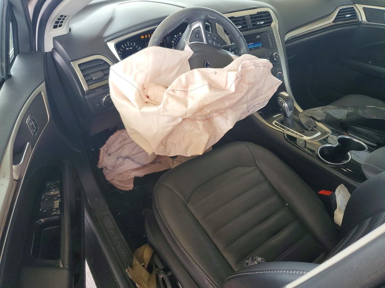 2016 FORD FUSION SE photo 8