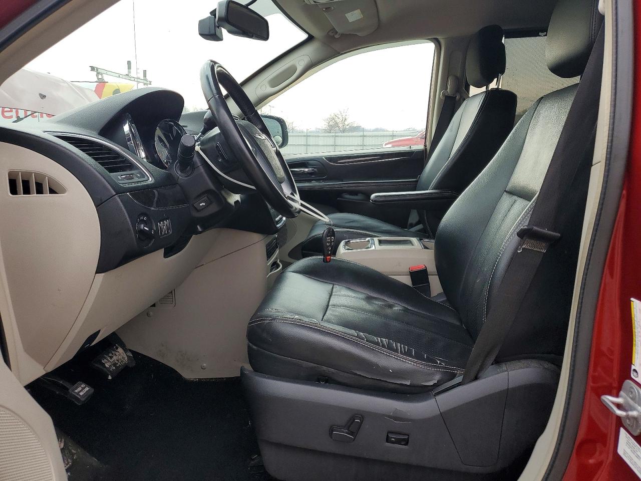 2012 CHRYSLER TOWN & COUNTRY TOURING L photo 13
