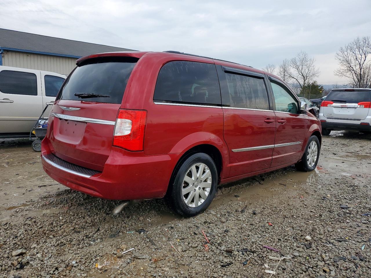 2012 CHRYSLER TOWN & COUNTRY TOURING L photo 5