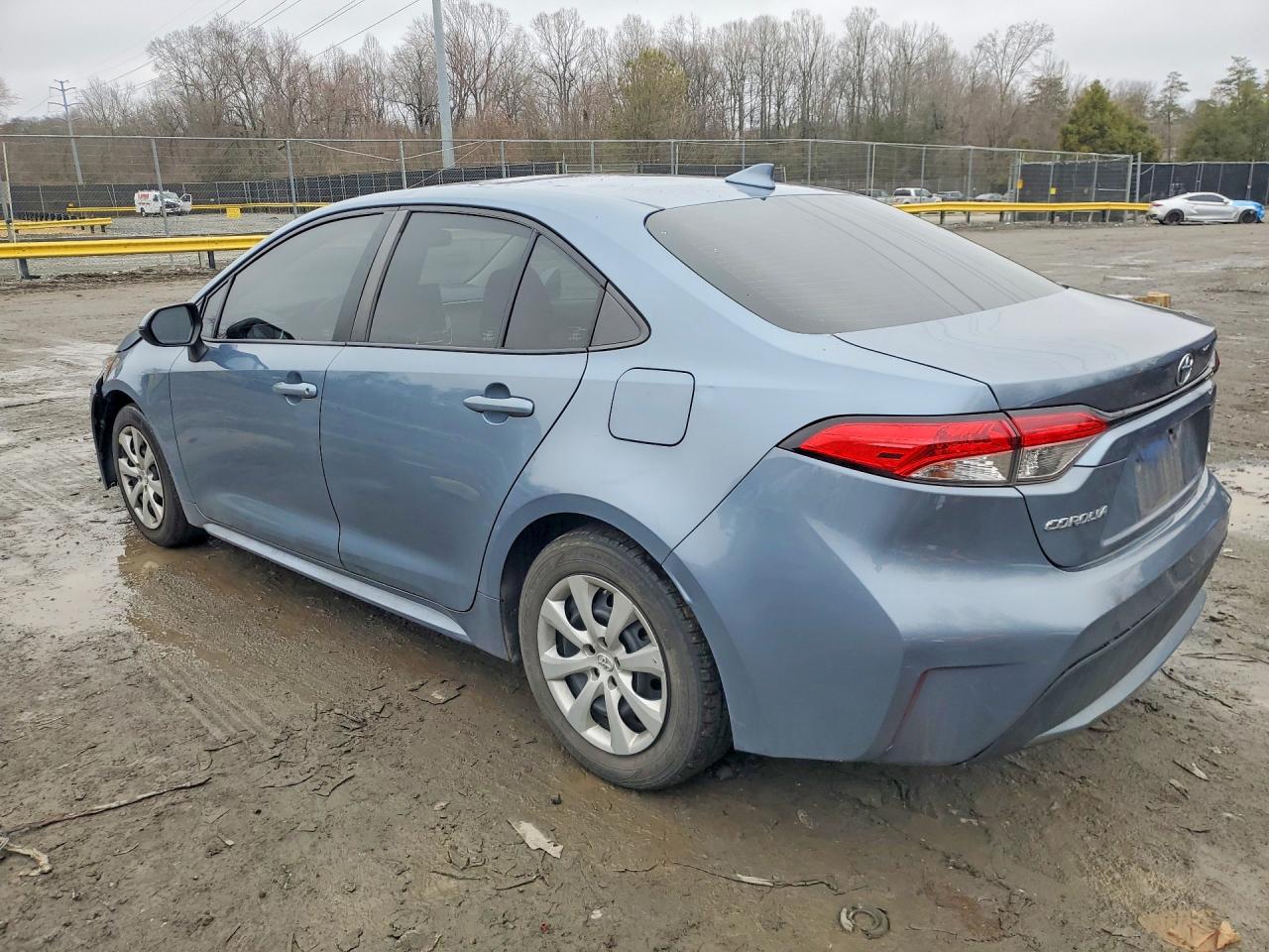 2021 TOYOTA COROLLA LE photo 3