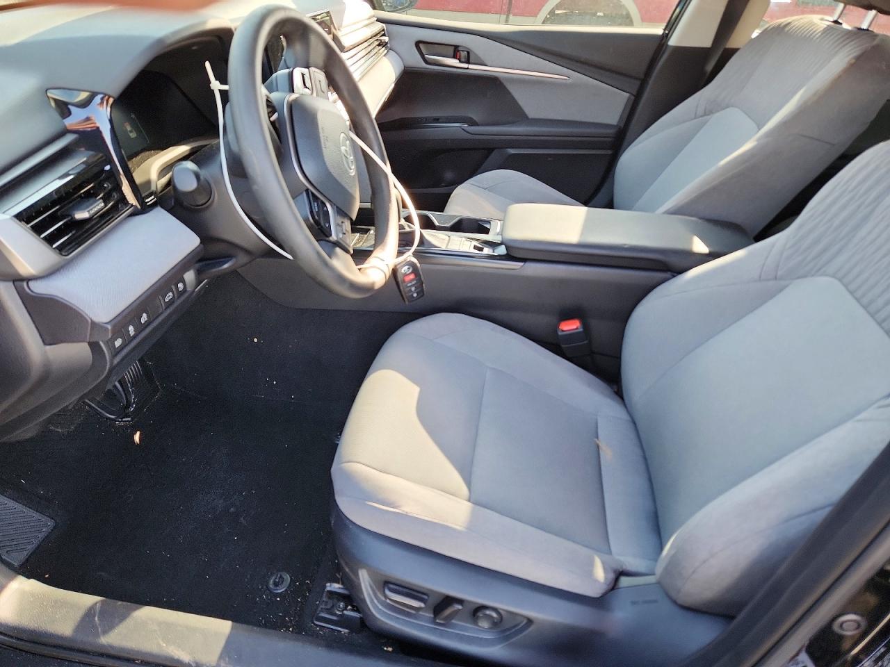 2025 TOYOTA CAMRY LE photo 13