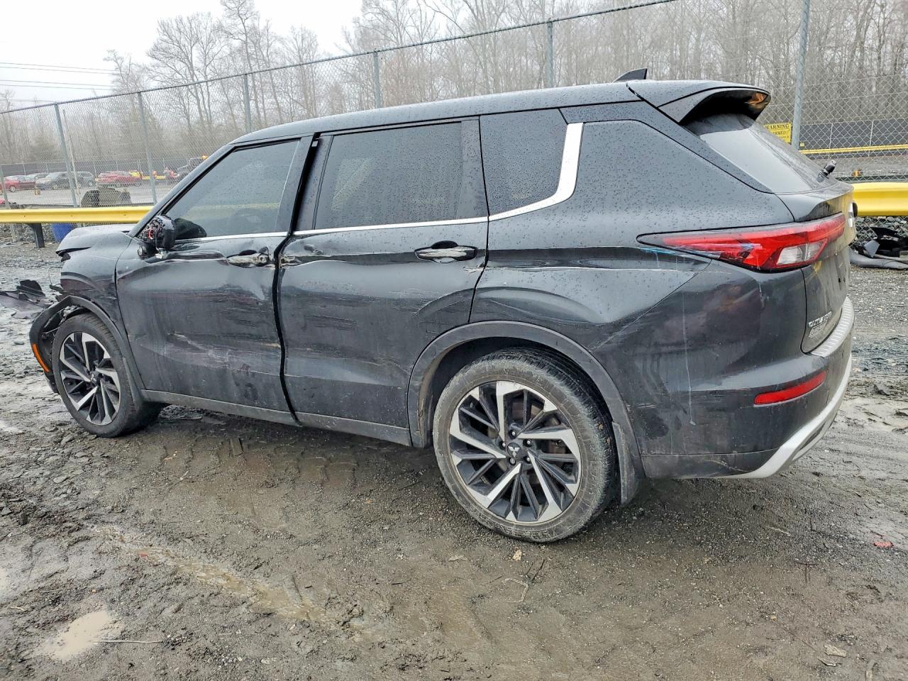 2024 MITSUBISHI OUTLANDER SE photo 4