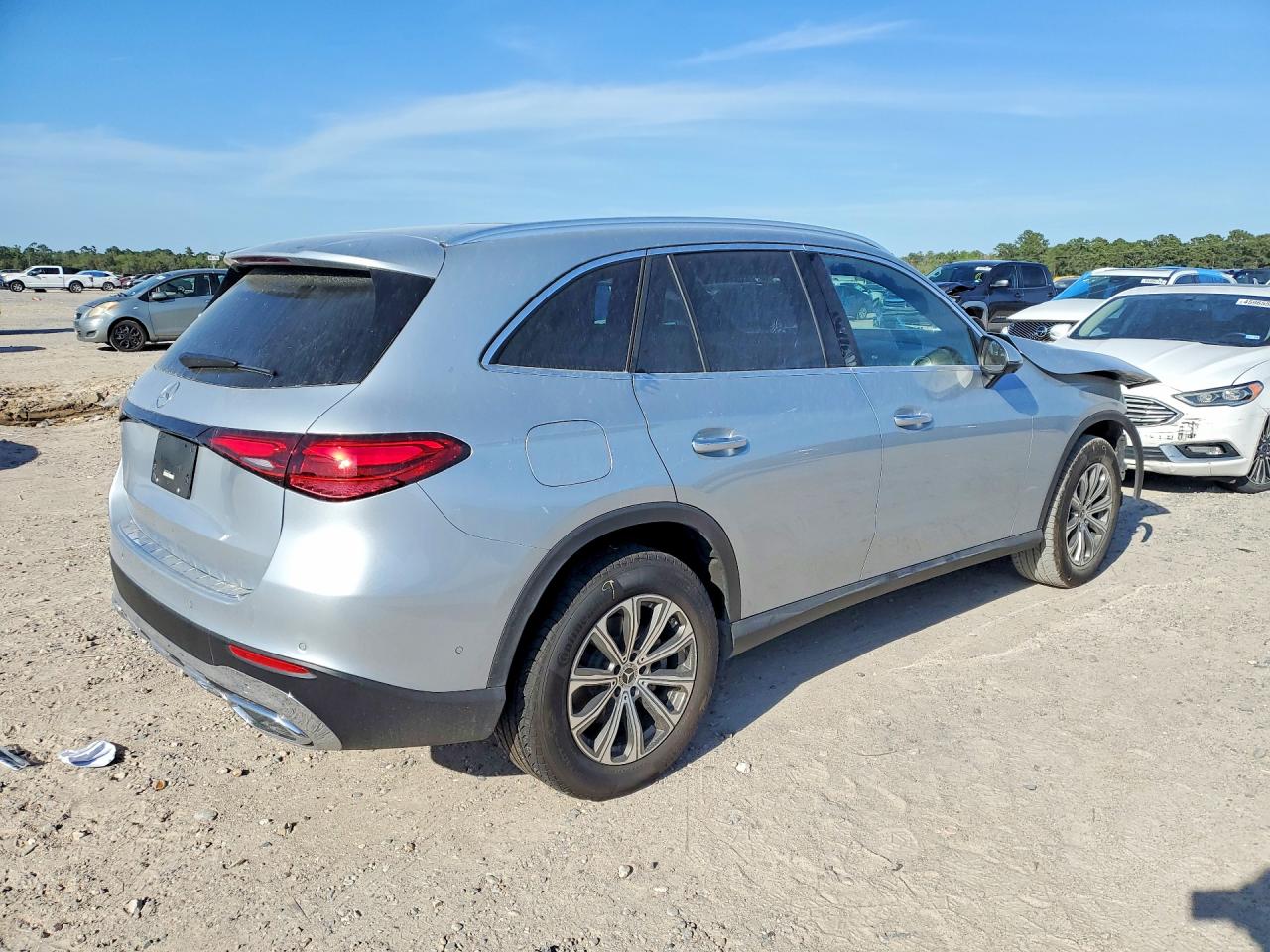 2025 MERCEDES-BENZ GLC 300 photo 3