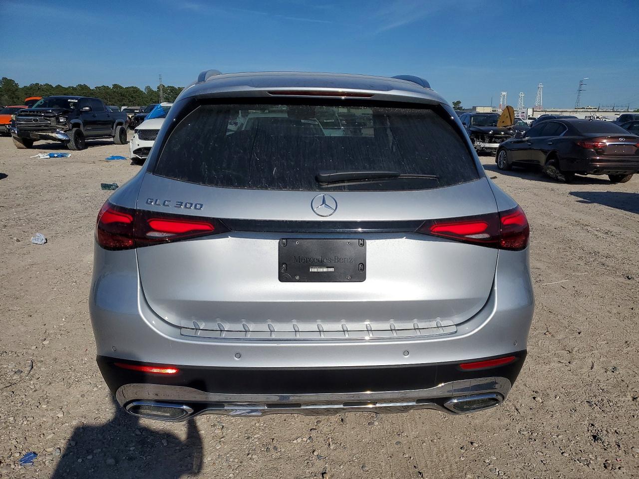 2025 MERCEDES-BENZ GLC 300 photo 6