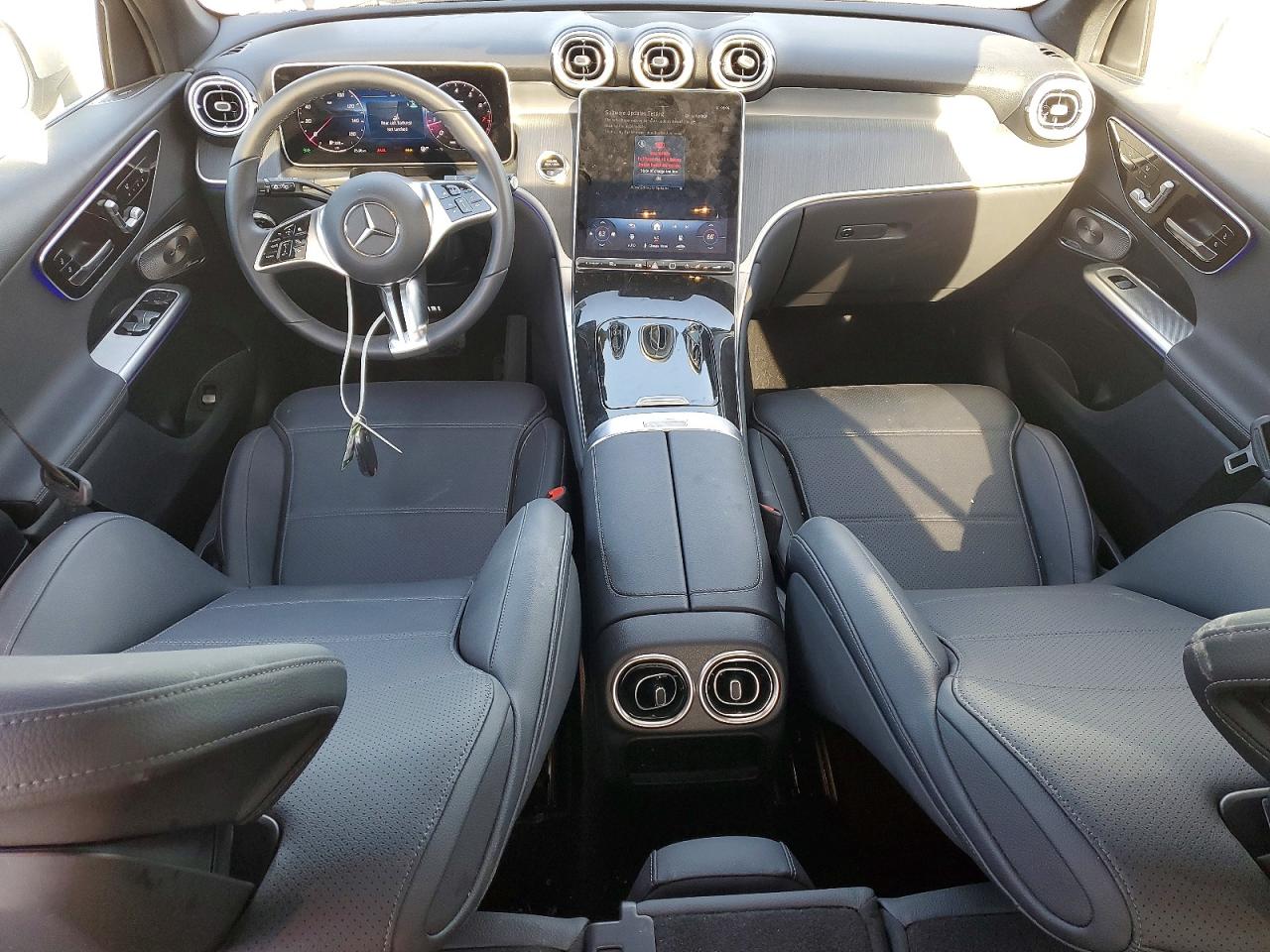 2025 MERCEDES-BENZ GLC 300 photo 8