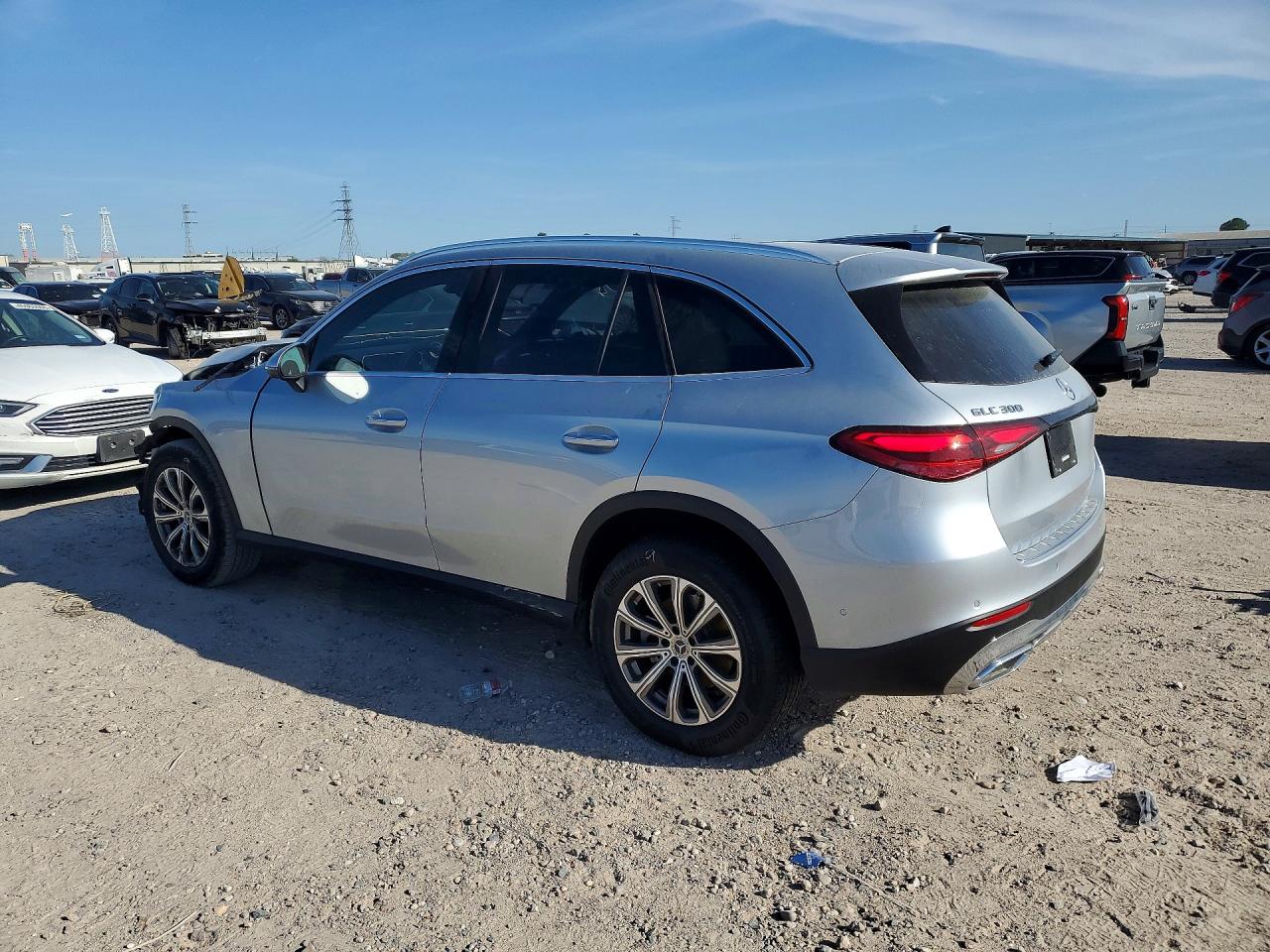 2025 MERCEDES-BENZ GLC 300 photo 2