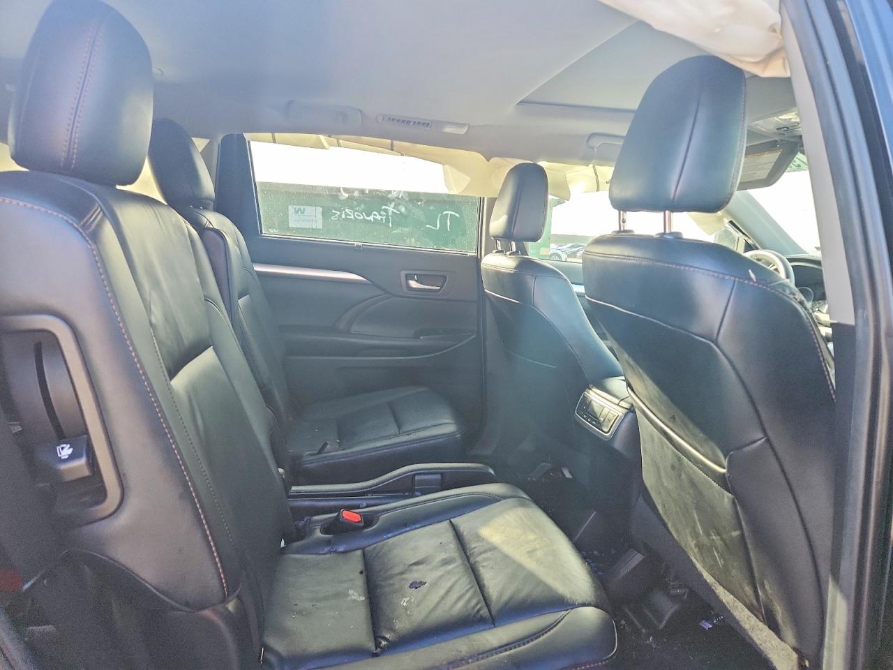 2019 TOYOTA HIGHLANDER XLE photo 11