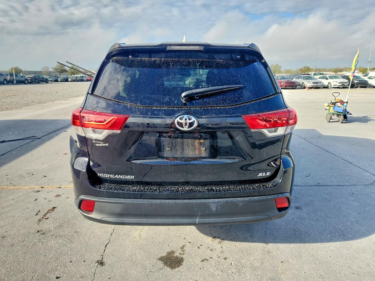 2019 TOYOTA HIGHLANDER XLE photo 6