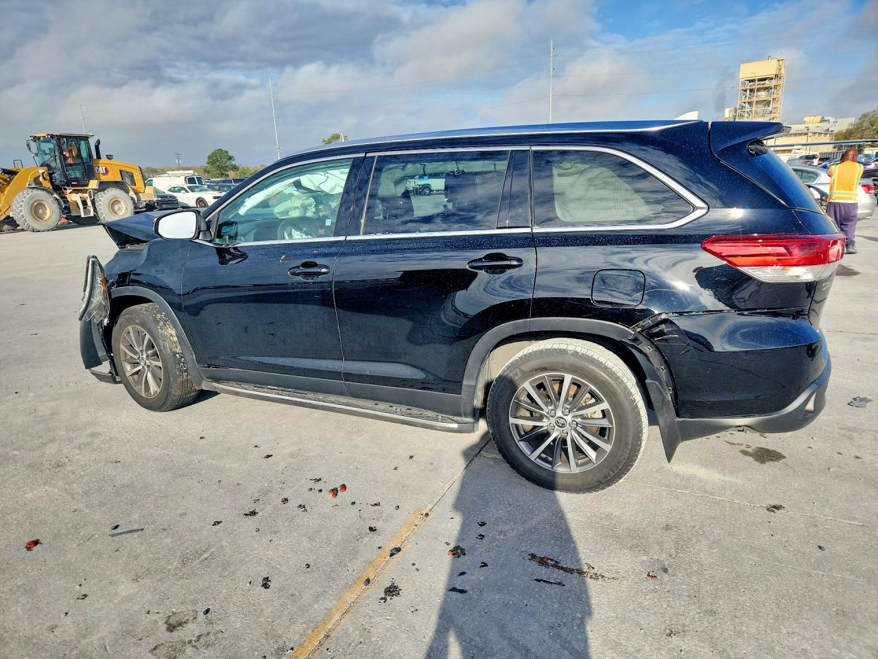 2019 TOYOTA HIGHLANDER XLE photo 2
