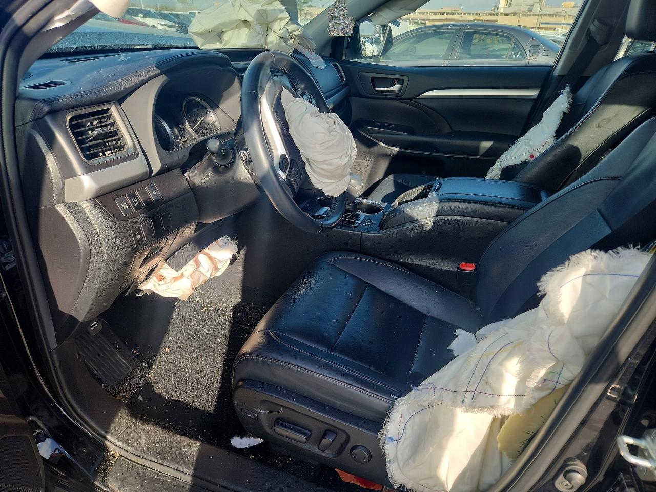 2019 TOYOTA HIGHLANDER XLE photo 7