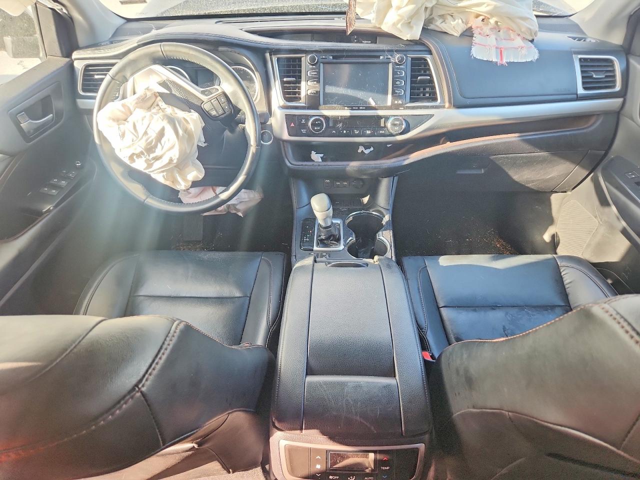 2019 TOYOTA HIGHLANDER XLE photo 8
