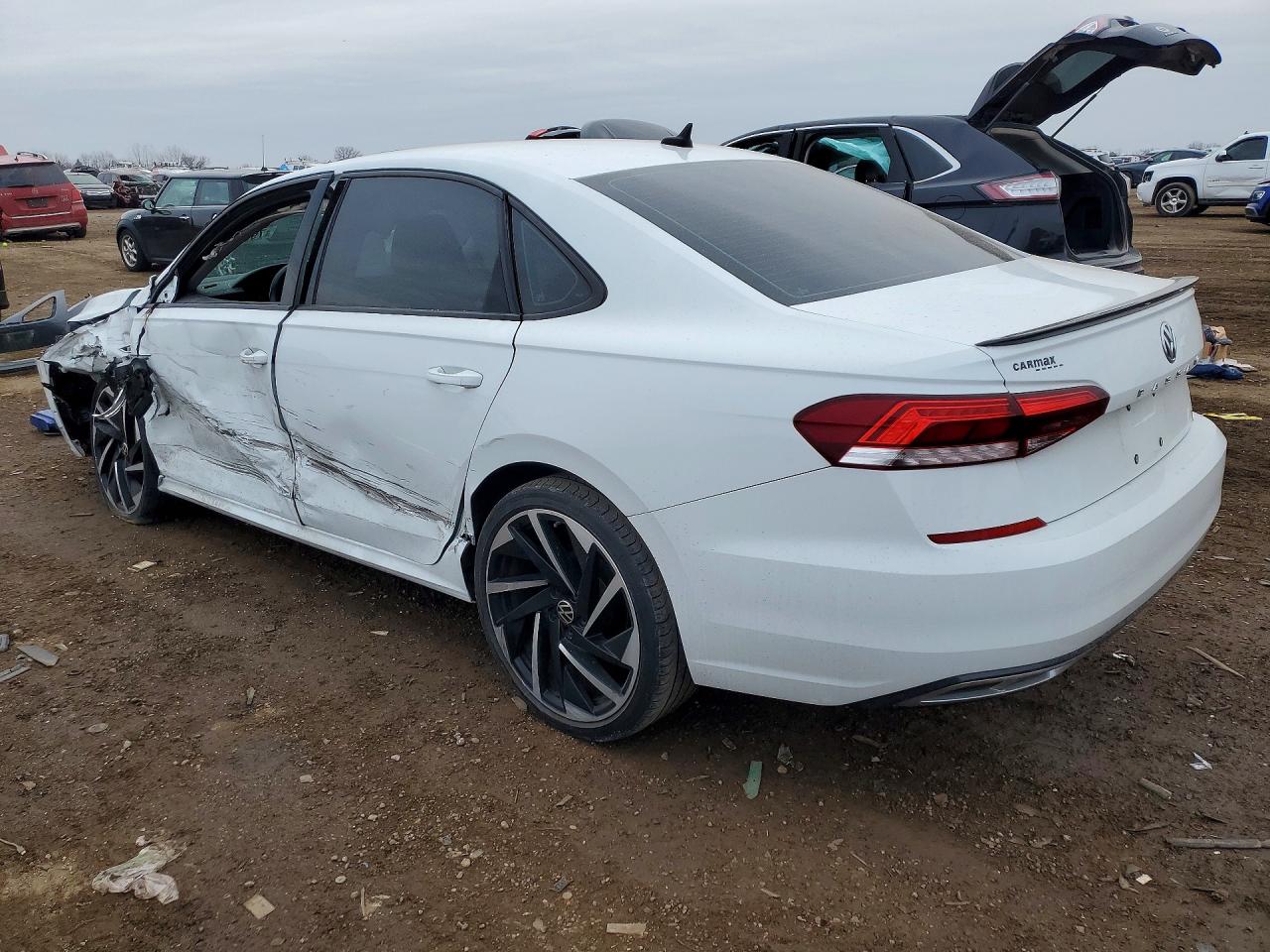 2020 VOLKSWAGEN PASSAT R-LINE photo 4