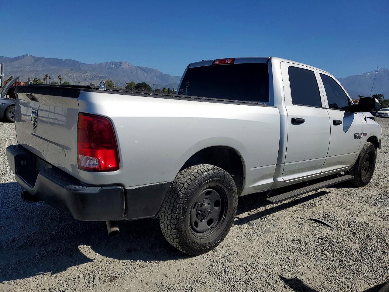 2017 RAM 1500 ST photo 3