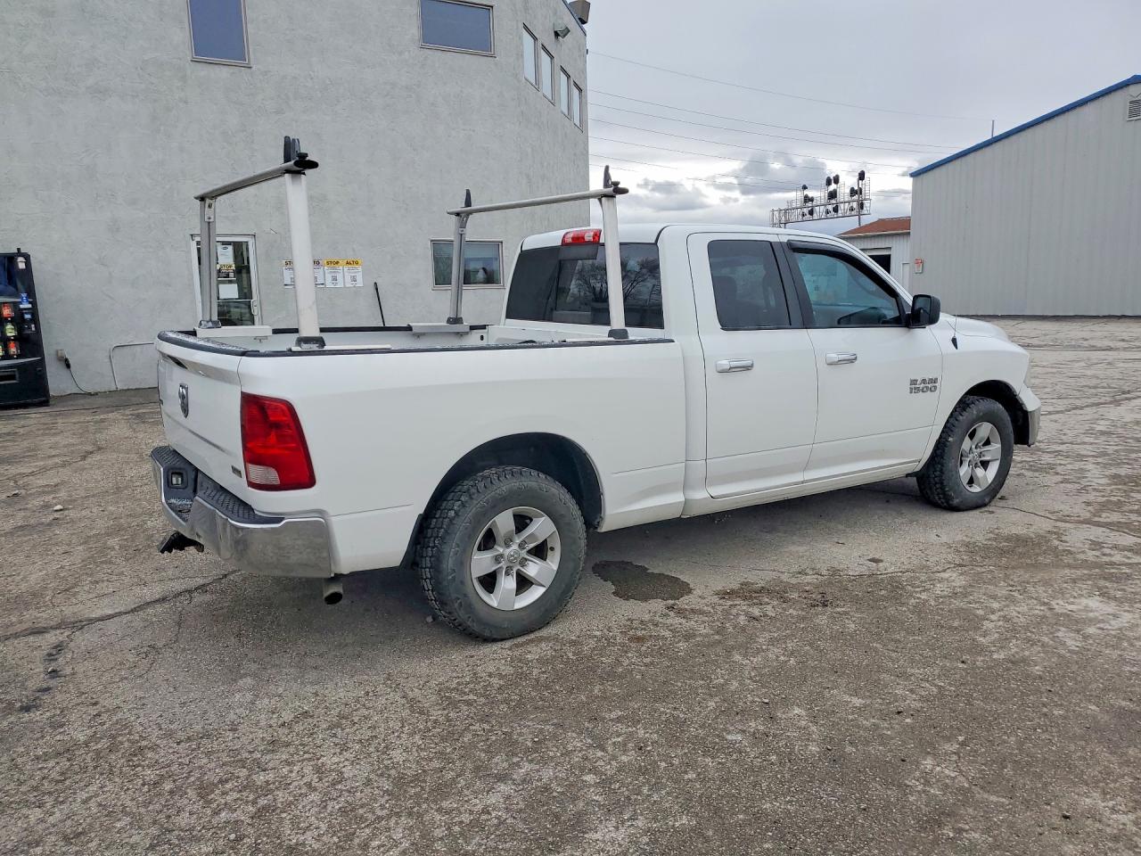 2016 RAM 1500 SLT photo 5