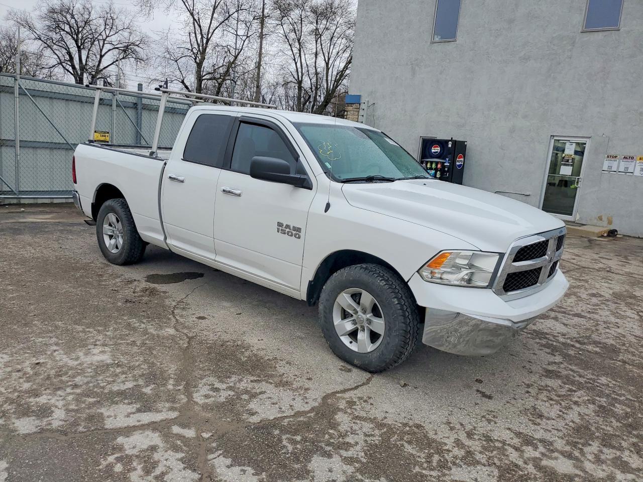 2016 RAM 1500 SLT photo 7