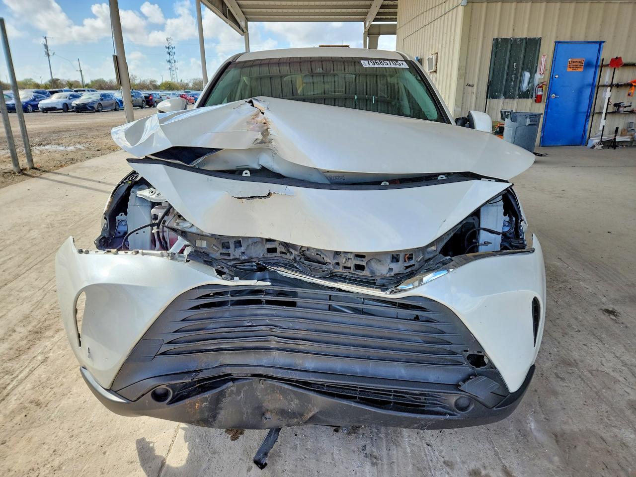 2021 TOYOTA VENZA LE photo 9