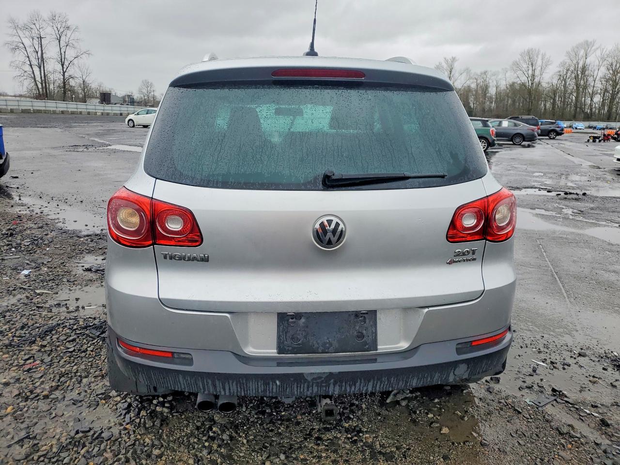 2011 VOLKSWAGEN TIGUAN S photo 6