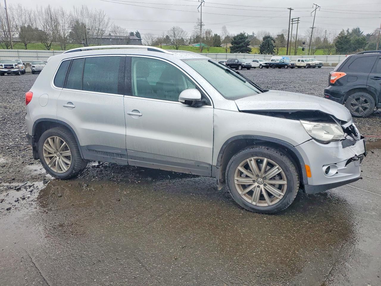 2011 VOLKSWAGEN TIGUAN S photo 4