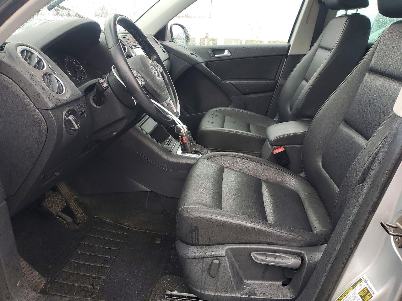 2011 VOLKSWAGEN TIGUAN S photo 7