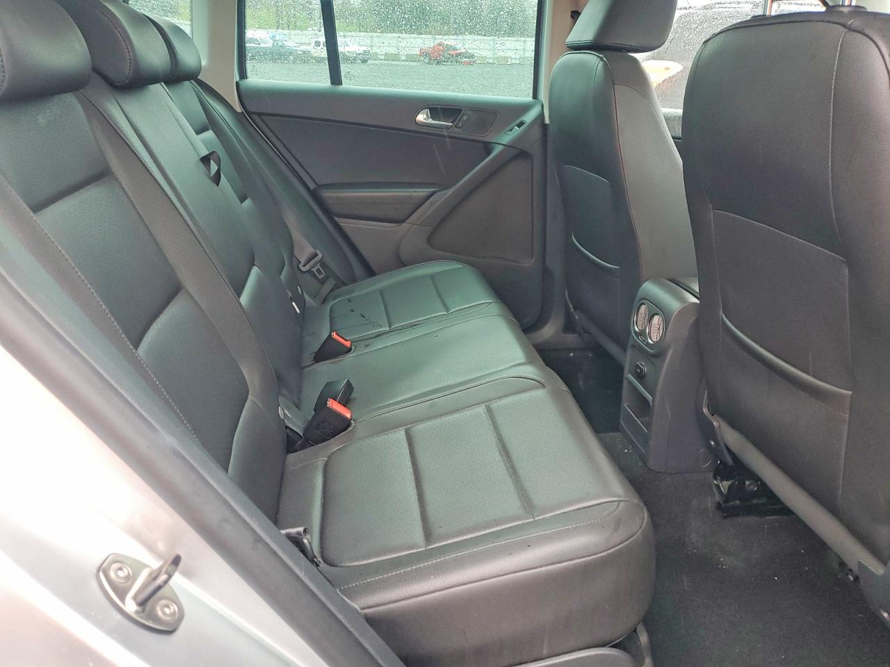 2011 VOLKSWAGEN TIGUAN S photo 10