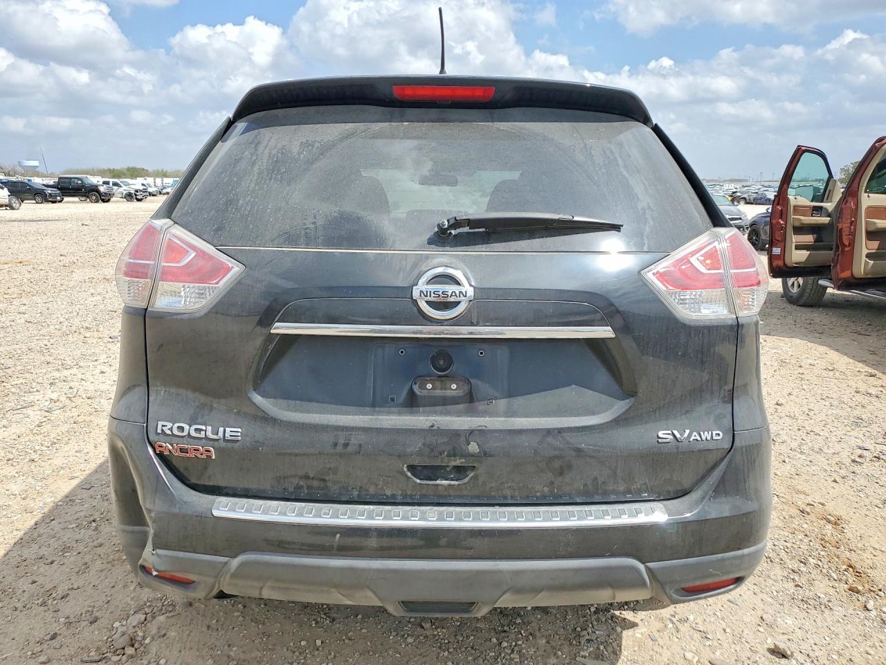 2016 NISSAN ROGUE SV photo 6