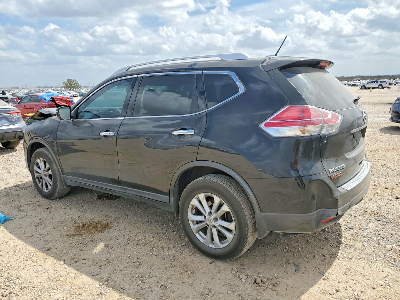 2016 NISSAN ROGUE SV photo 2