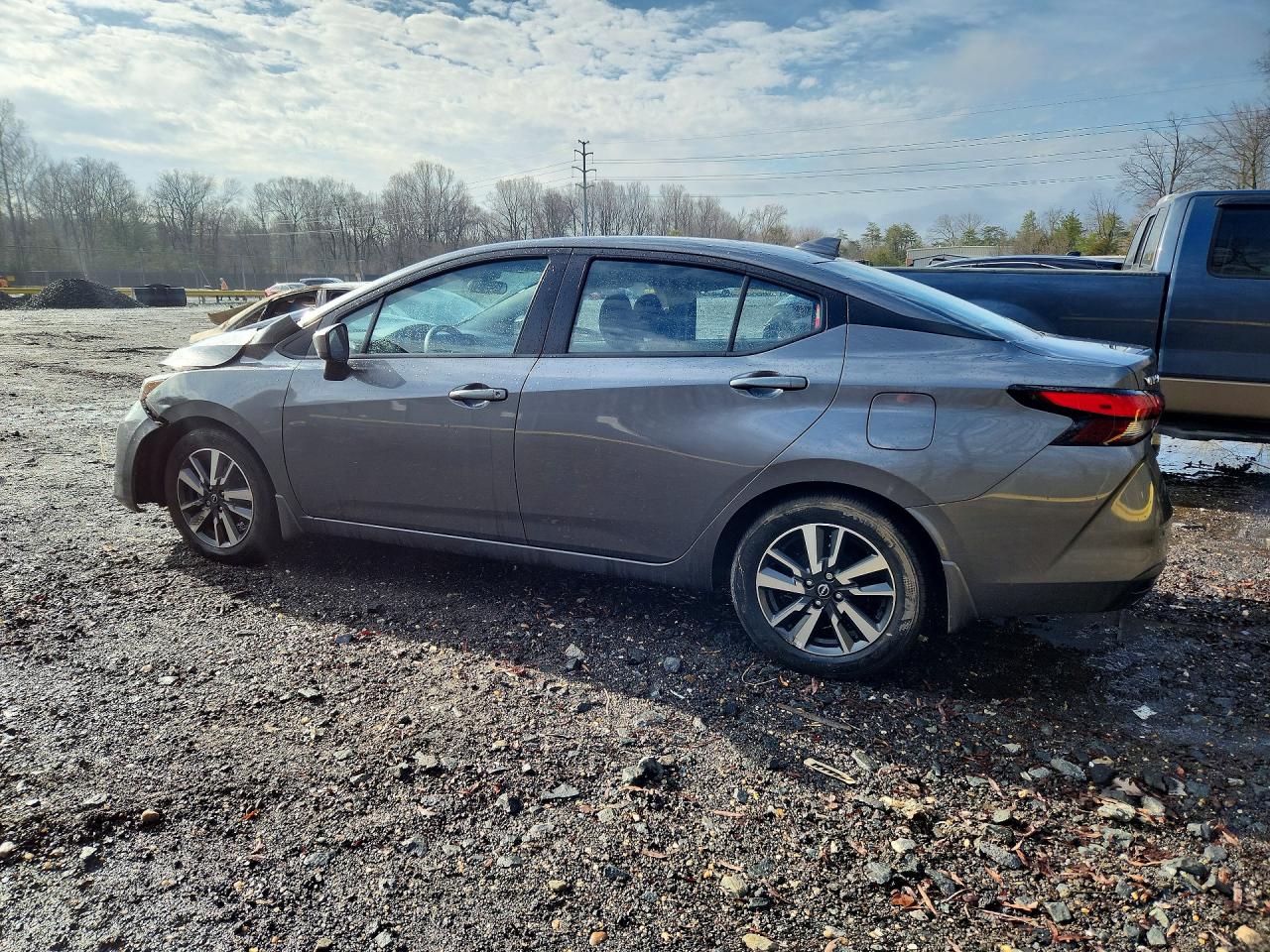 2025 NISSAN VERSA SV photo 4