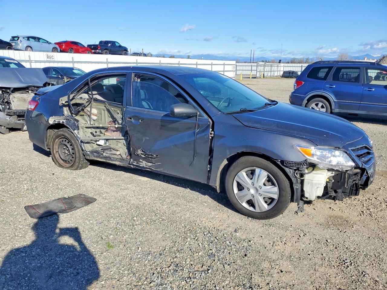 2011 TOYOTA CAMRY LE photo 4