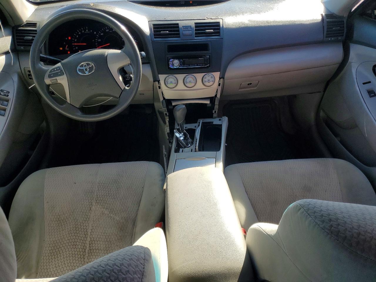 2011 TOYOTA CAMRY LE photo 8