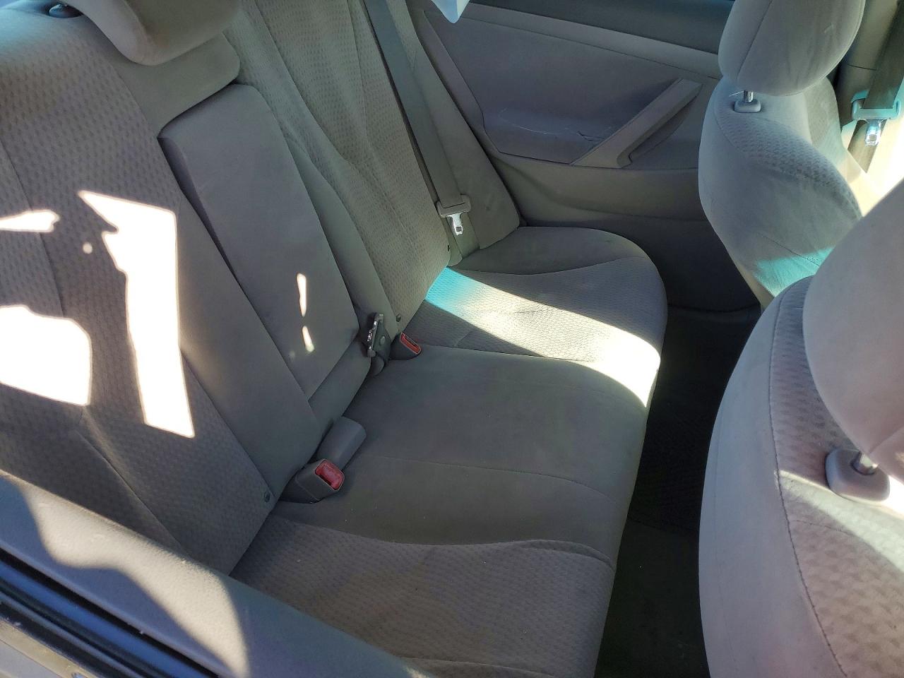 2011 TOYOTA CAMRY LE photo 10