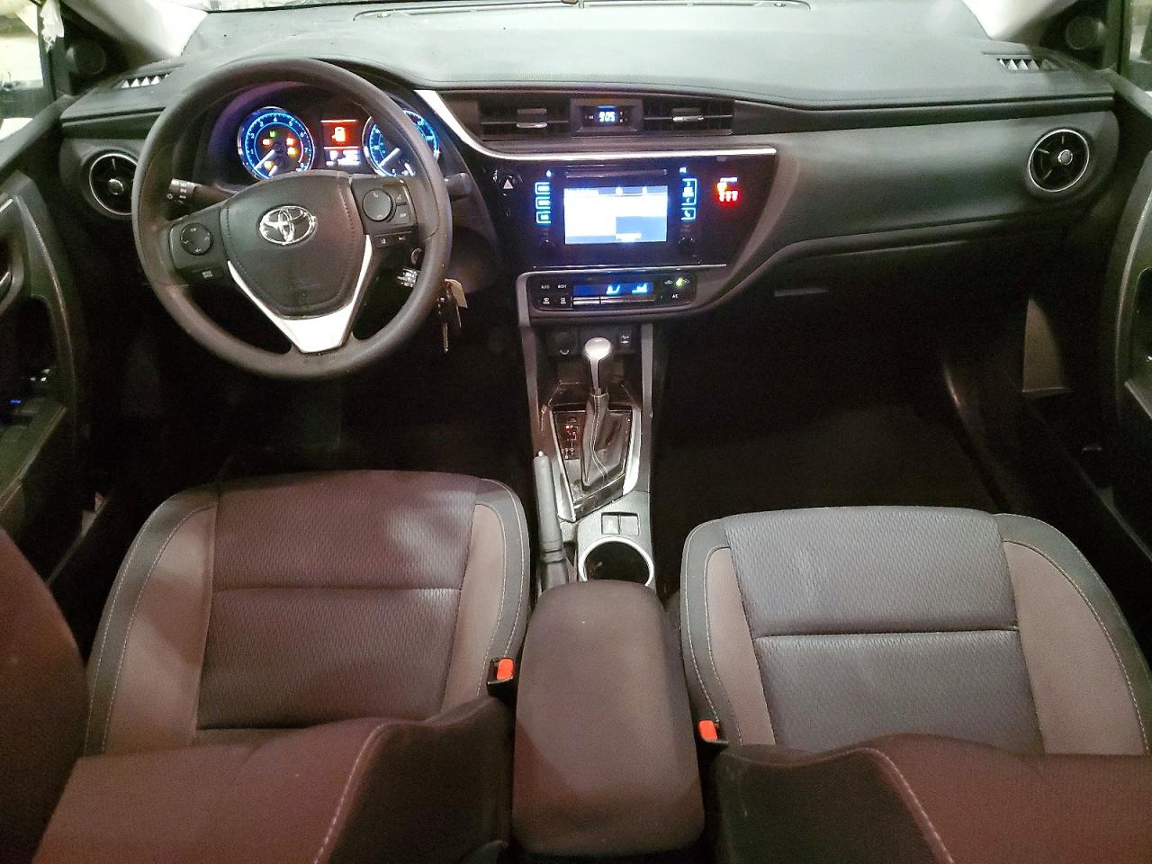 2018 TOYOTA COROLLA LE photo 8
