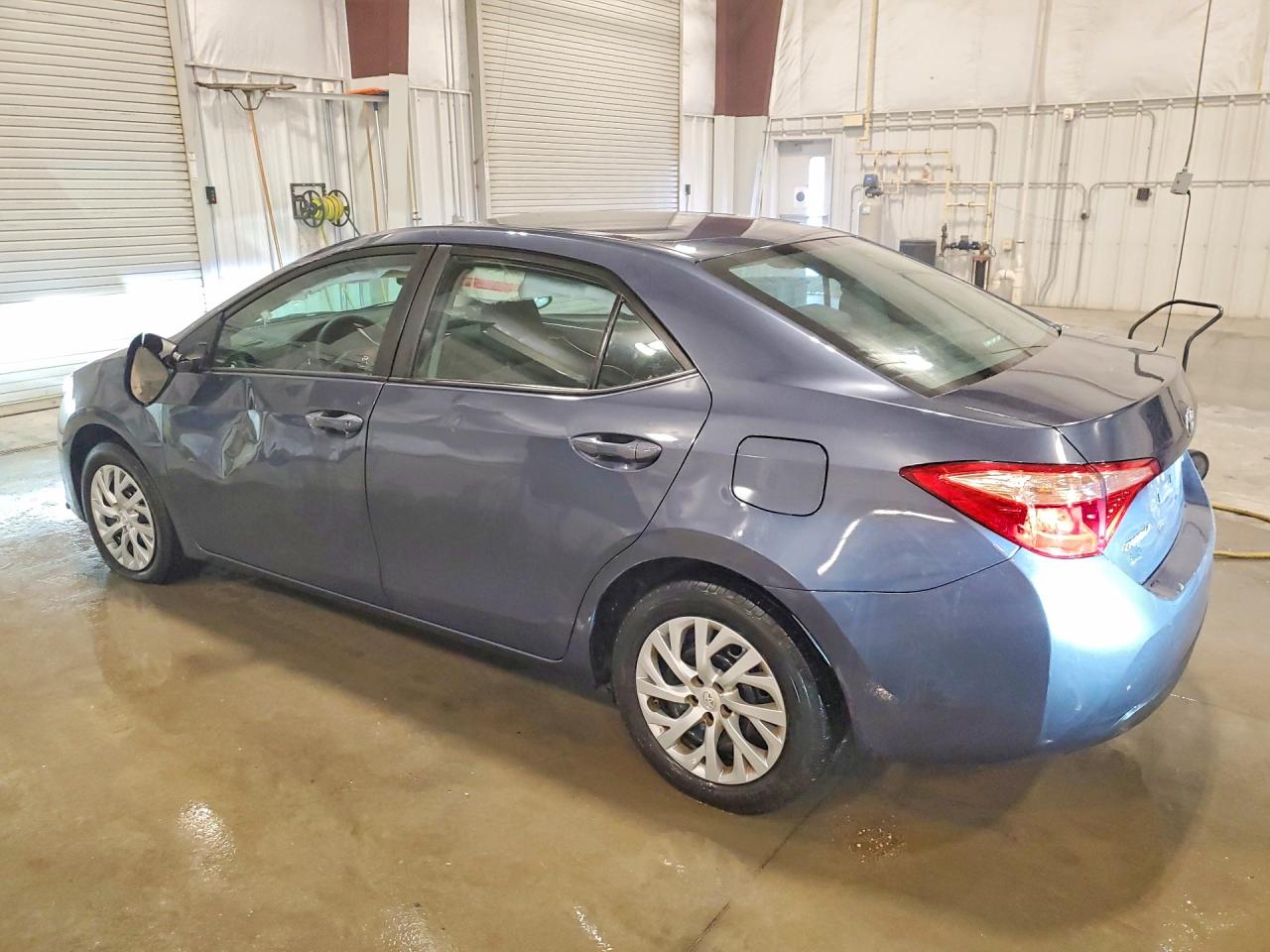2018 TOYOTA COROLLA LE photo 2