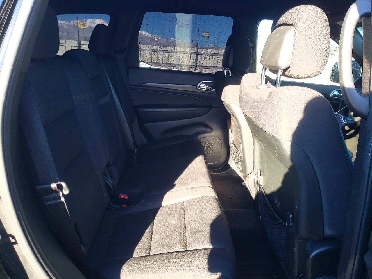 2018 JEEP GRAND CHEROKEE LAREDO photo 19
